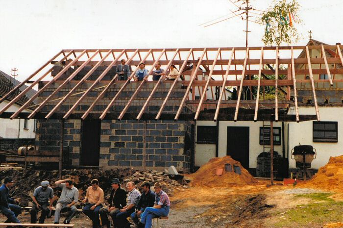 Foto des Backhauses im Bau 1984